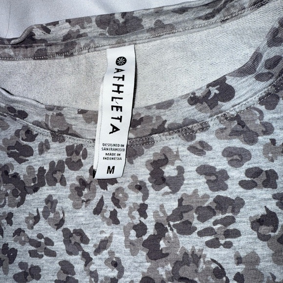 Athleta Women's Crewneck Sweater in Gray Leopard Size Medium - Picture 3 of 3